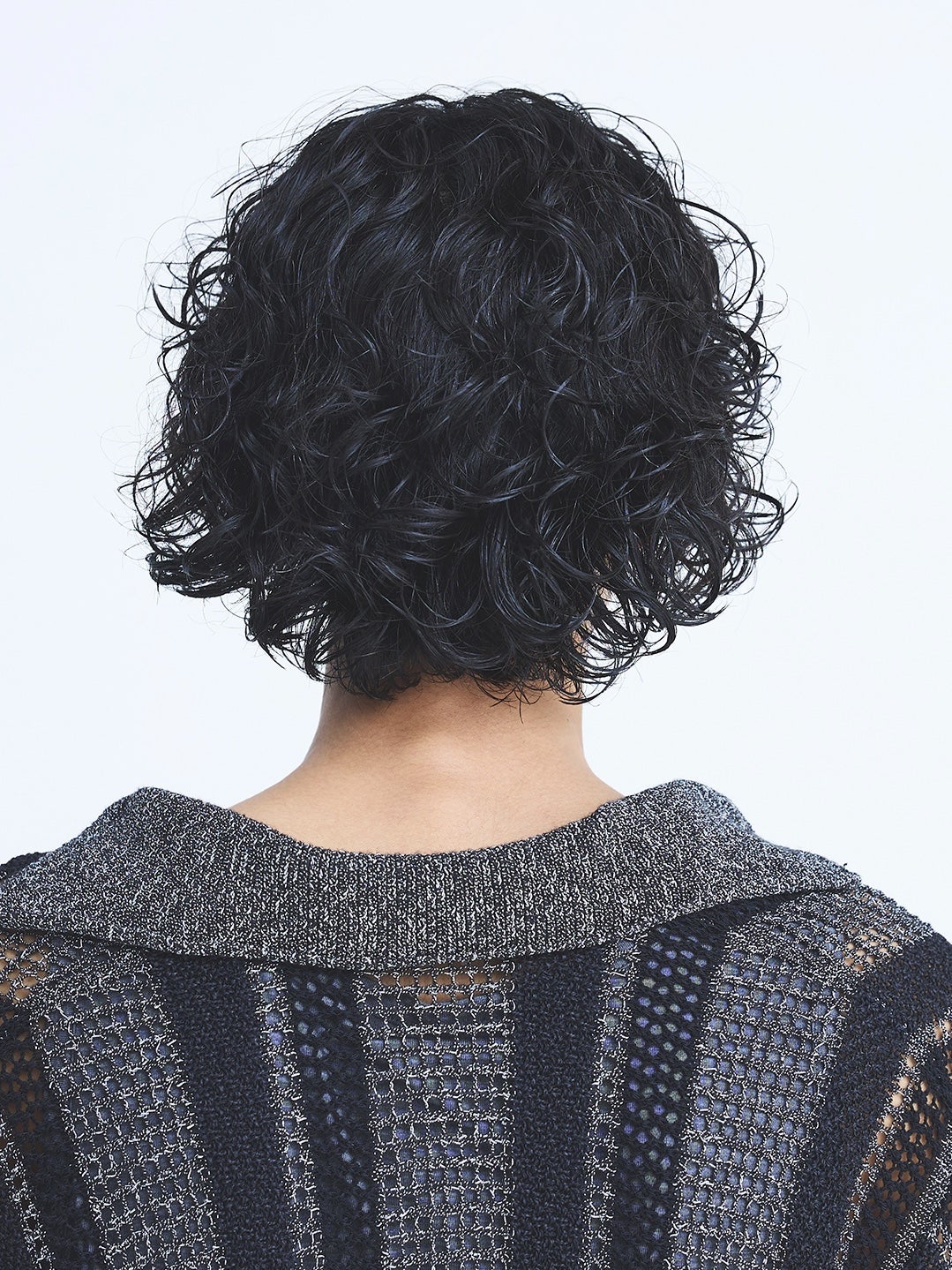 ミディアムヘアのパーマスタイル バック