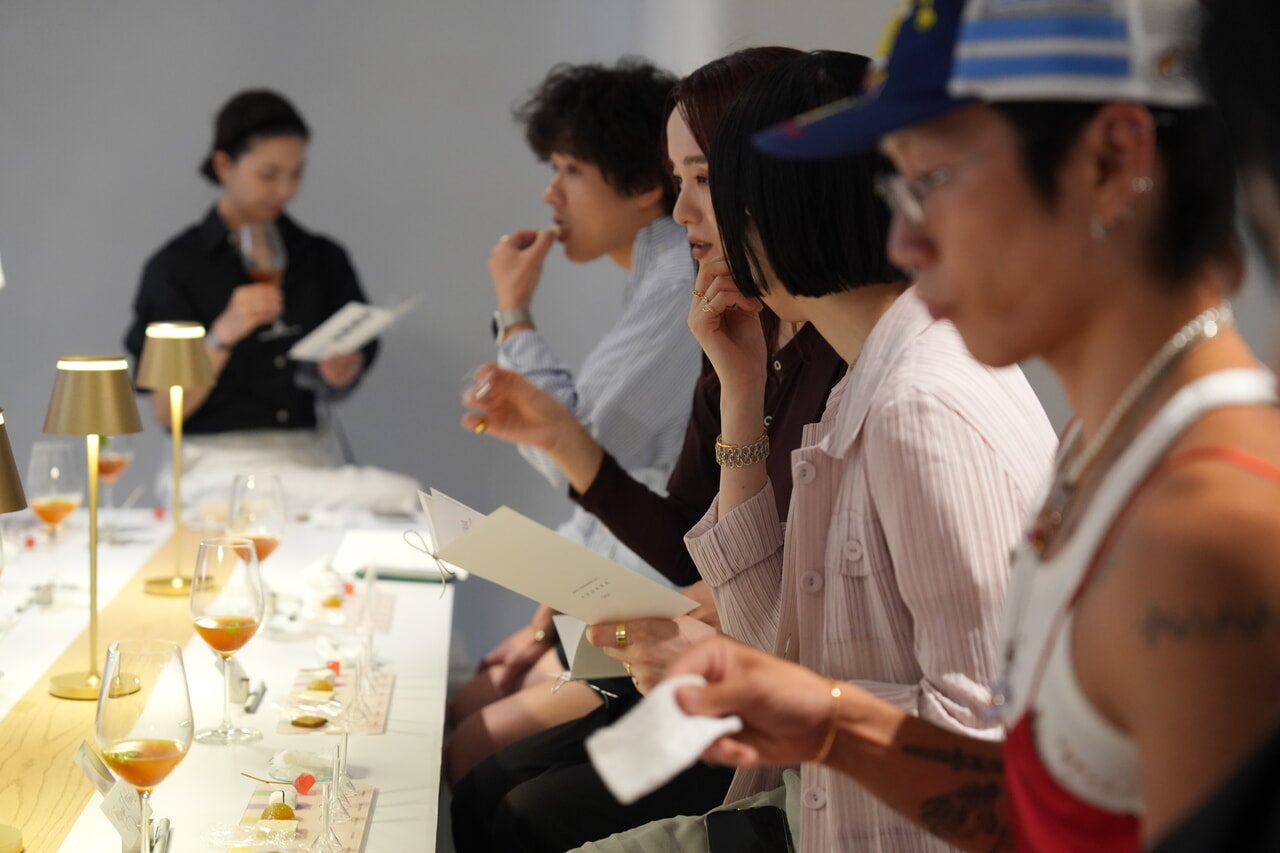 イプサ「スキンフレグランスジェル」発売記念イベント 試食の様子