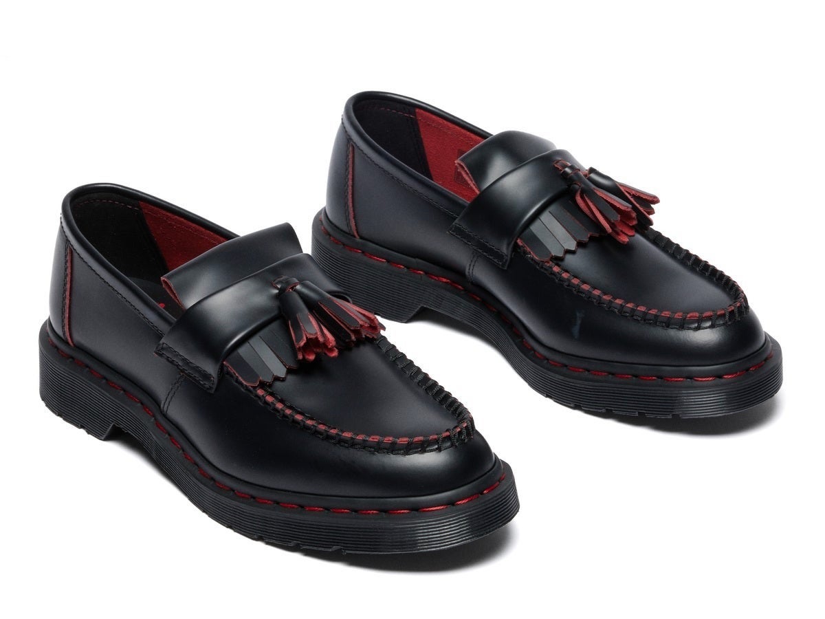 [Gallery]日本限定「ドクターマーチン」！定番名品の黒レザーシューズ“ADRIAN”が華やかに生まれ変わる！