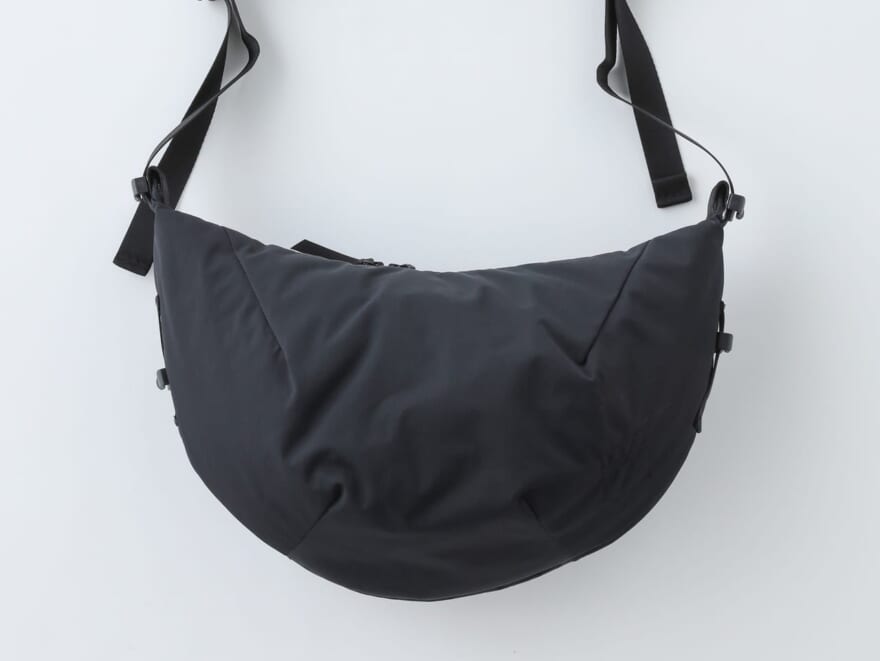 [Gallery]ファミマの隠れ名品も！オシャレな人が買ってよかった「黒バッグ」４選。リュックにショルダー…正解着こなしつき！