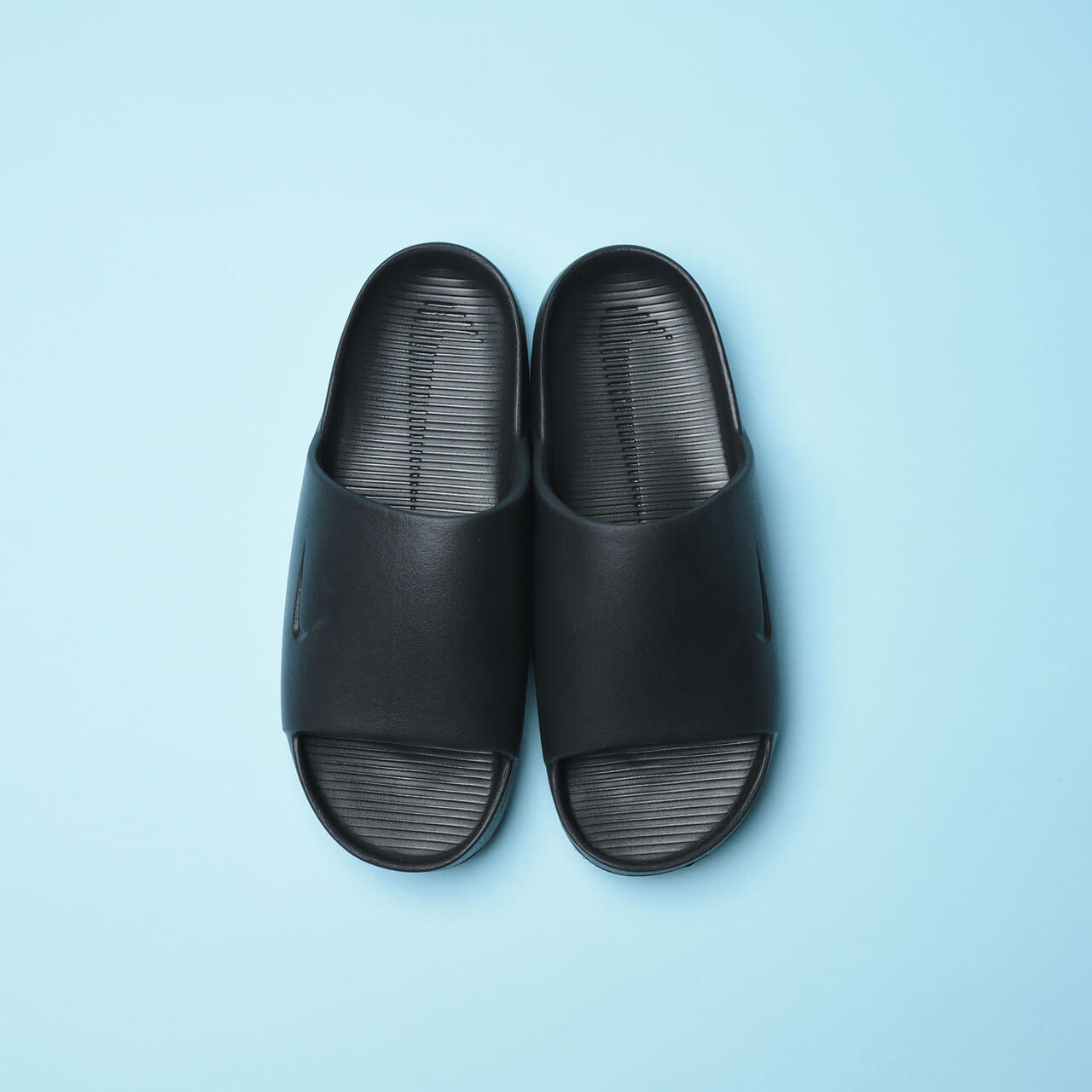 7月に買うべきナイキのサンダル NIKE CALM SLIDE
