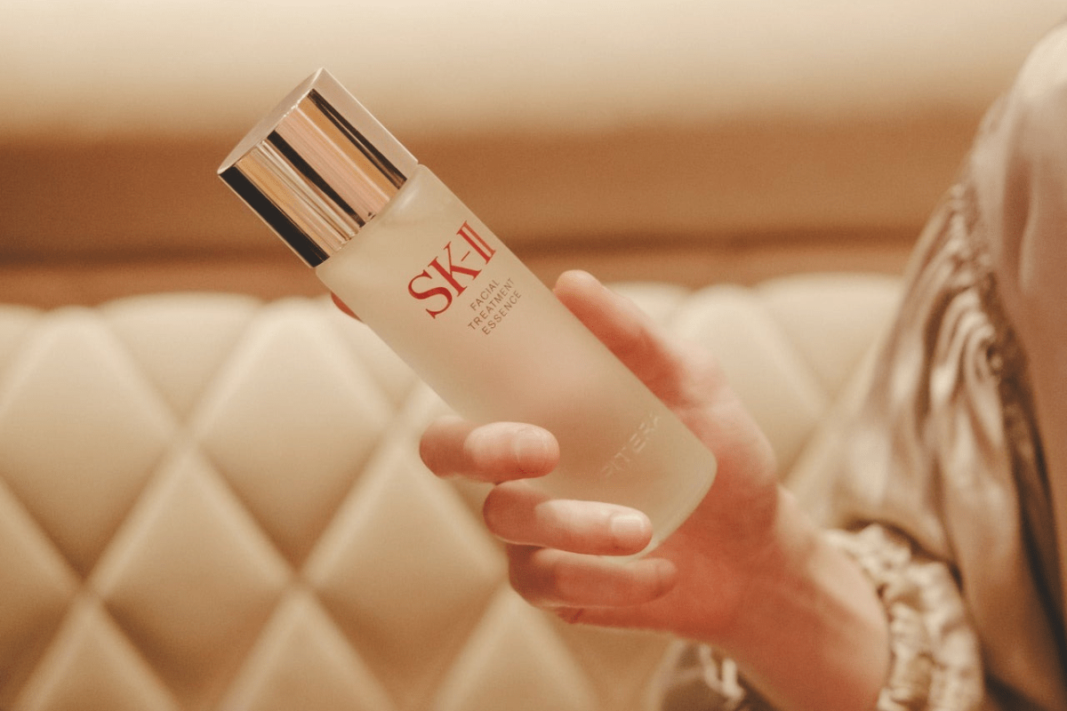 「これは一生使うかも！」よしあきの肌を支える、最愛コスメ＆ギア５選。コスメデコルテ、SK-II…