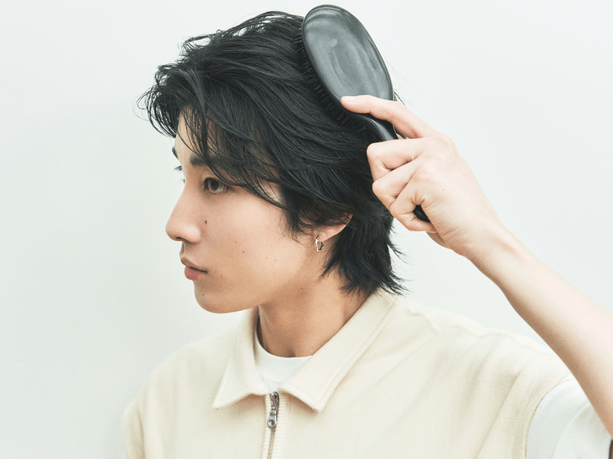 ドライシャンプー　ブラッシングをして整える