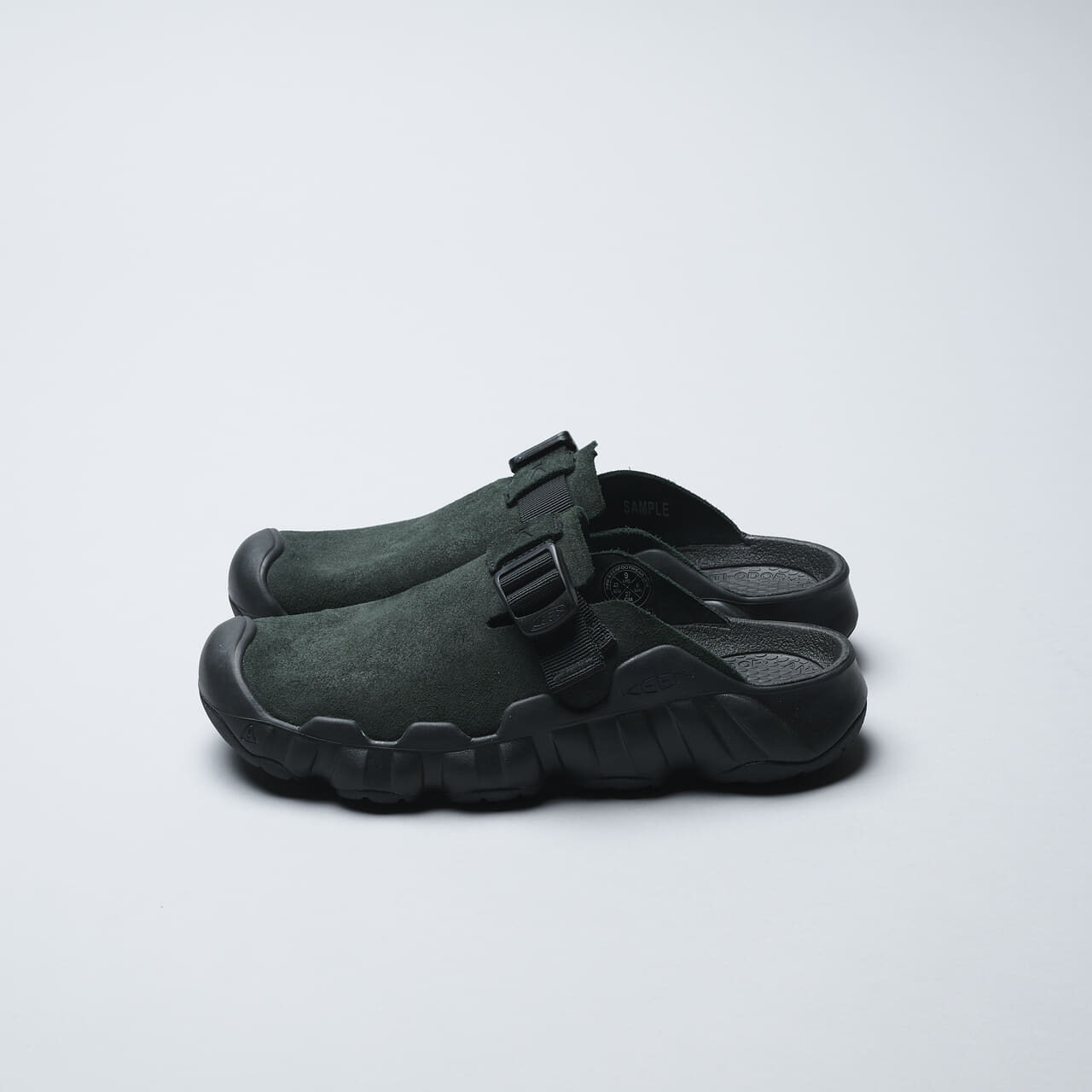７月に買うべきキーンのサンダ／HYPERPORT CLOG LEATHERのサイド