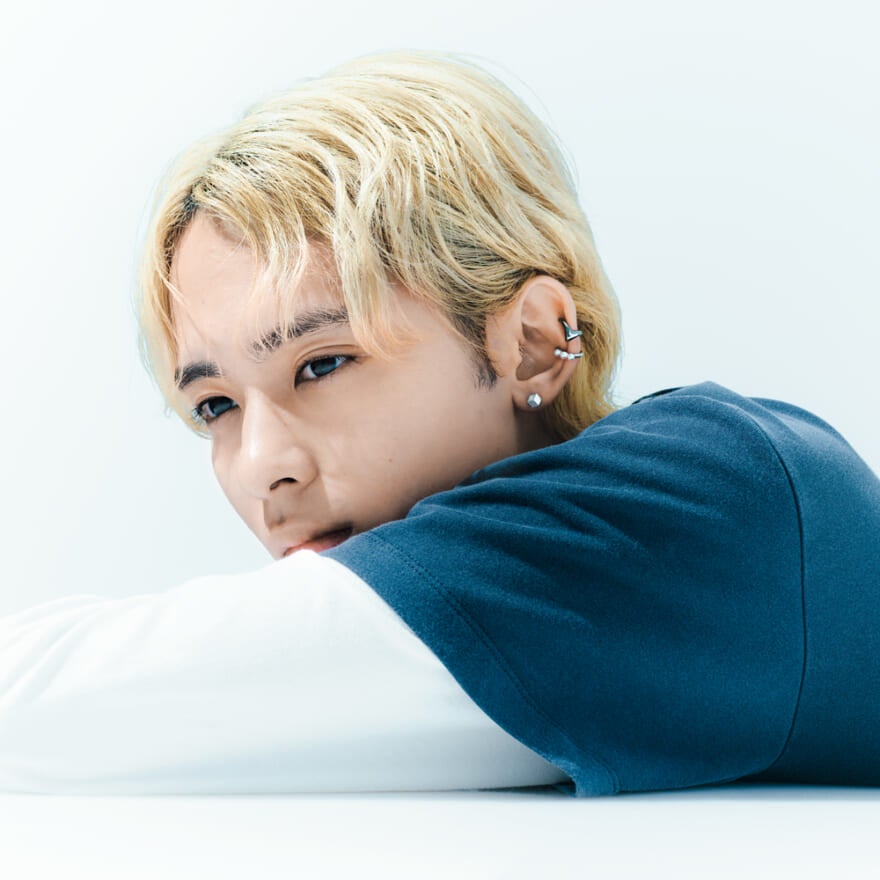 Jouete（ジュエッテ）のイヤーカフとピアスを着用するメンズノンノモデルの松井大奈