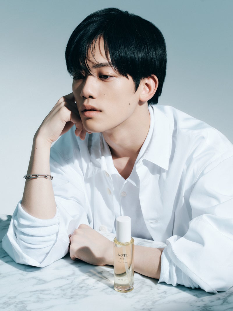 NOTE by N.(ノート バイ エヌドット)の、香りにこだわったヘアオイルと、俳優でメンズノンノモデルの樋之津琳太郎