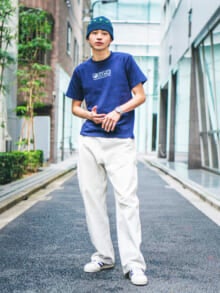 [中田 圭祐] 「アディダス オリジナルス」の白スニーカーと「アクネ ストゥディオズ」のパンツで夏らしく【メンズノンノモデルの私服スナップ】