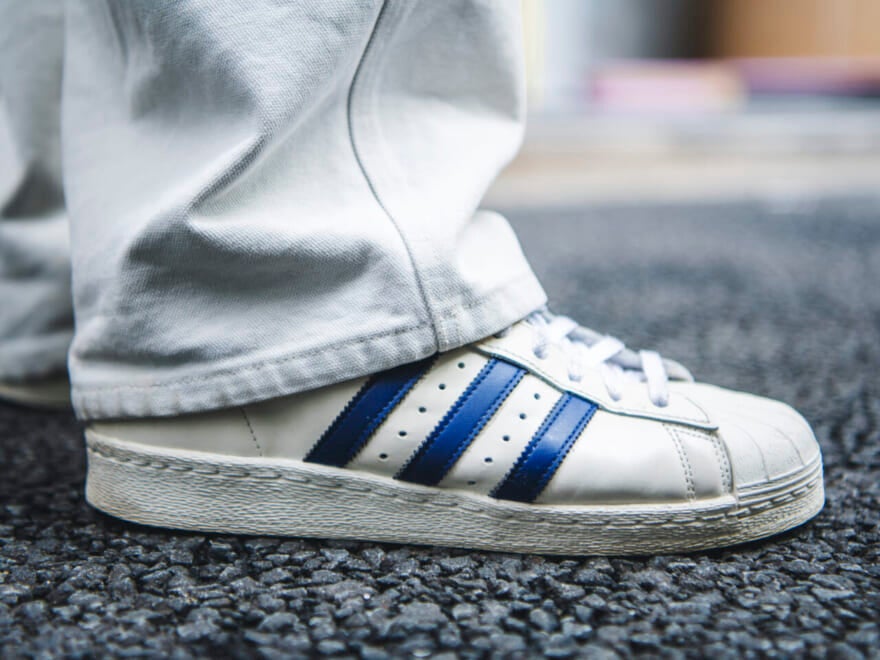 中田圭祐の私服_Adidas OiginalsのSUPERSTARサイド