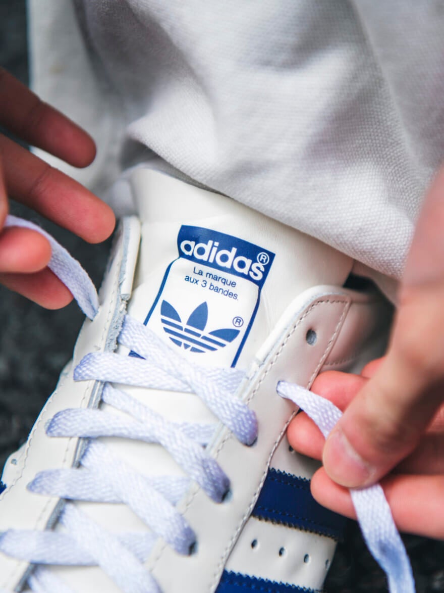 中田圭祐の私服_Adidas OiginalsのSUPERSTARベロ部分