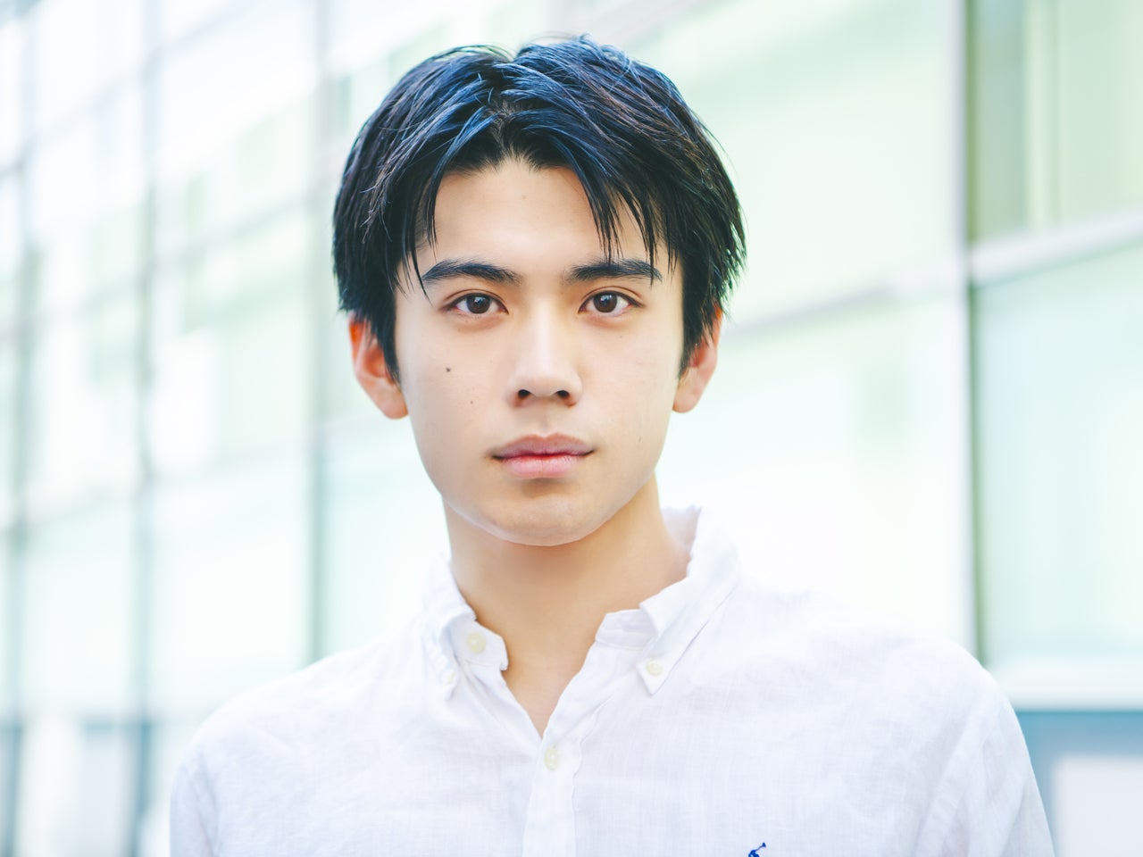 [稲井 孝太朗] この夏は「ポロ ラルフ ローレン」の白シャツと黒スラックスで大人っぽいスタイルに【メンズノンノモデルの私服スナップ】