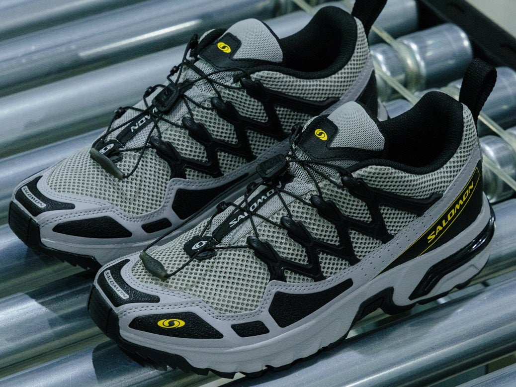 「サロモン」最新作の「ビームス」限定カラーは大人グレー！ 名作スニーカー“ACS+OG”がより都会的なムードに！