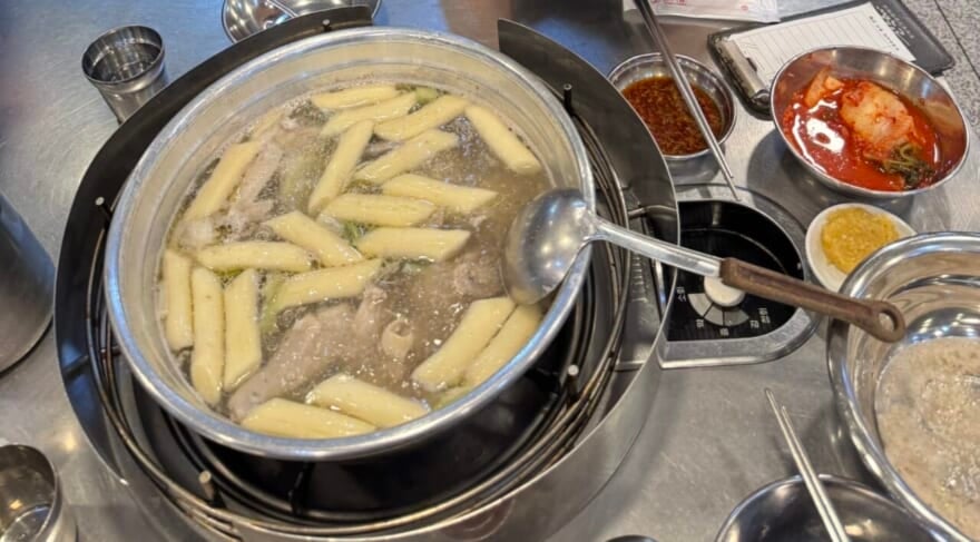 稲井孝太朗が食べたタッカンマリ鍋。