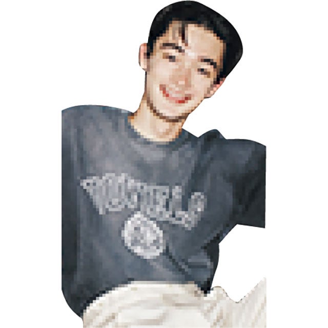 VOWELSのTシャツ