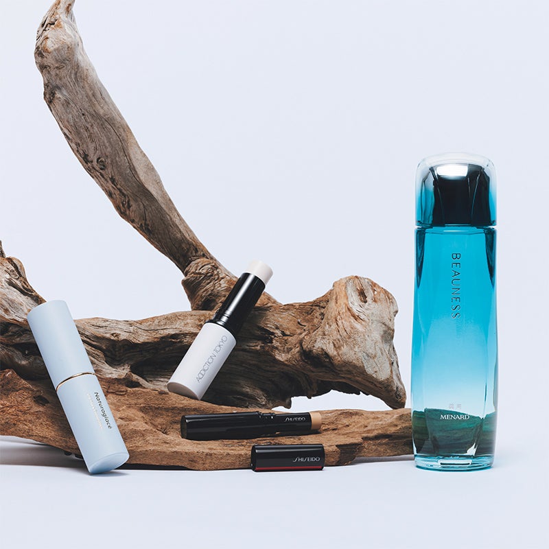 BEAUNESSの薬用 ビューネ〈医薬部外品〉 ADDICTIONのシルキーバームスティック SHISEIDOのシンクロスキン ラディアントリフティングコンシーラー 301 NaturaglacéのUV スティック ファンデーション 01 ライトベージュ