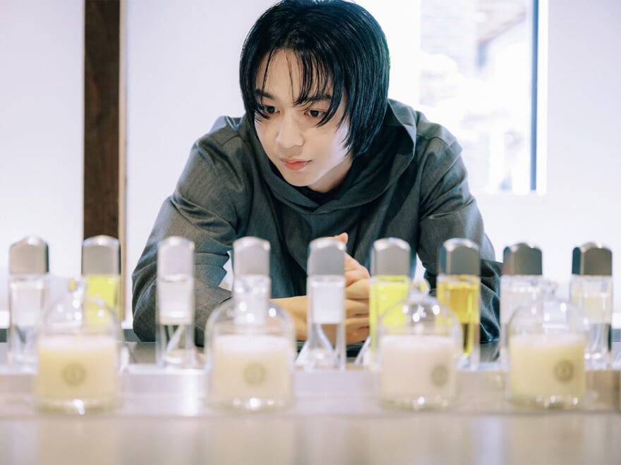 香水とお酒のペアリング。香水マニア・鈴木仁が「ĖDIT（h）」ショップで新境地へ