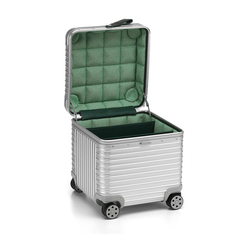 「RIMOWA Vitra 2025」アルミニウム スツール
シルバー&エメラルドのトップを開けたところ