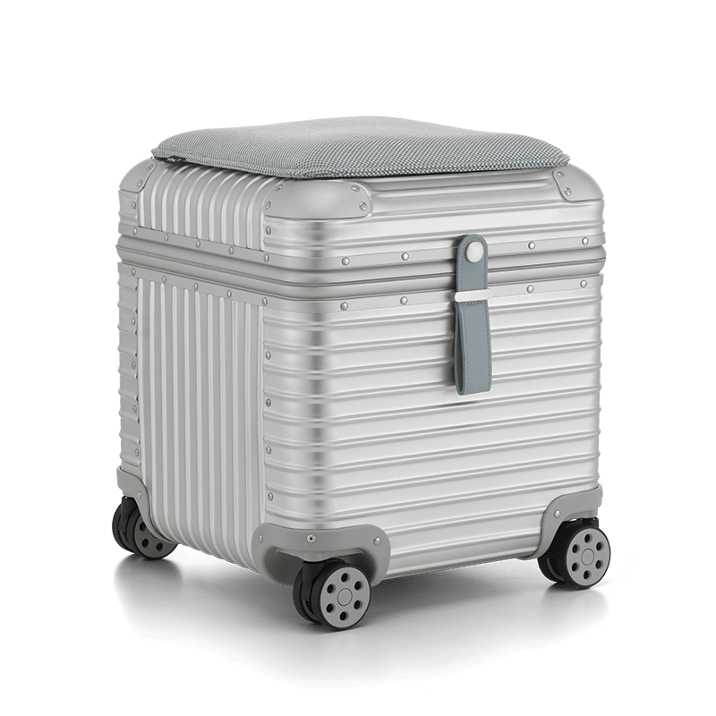 「RIMOWA Vitra 2025」アルミニウム スツール
シルバー&アイスブルー