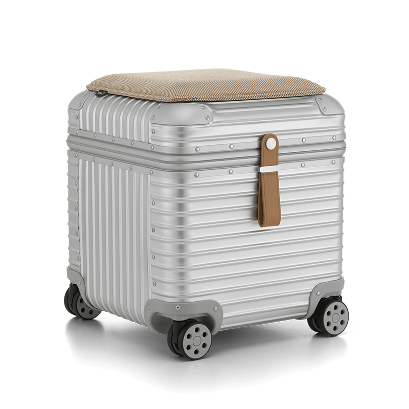 「RIMOWA Vitra 2025」アルミニウム スツール
シルバー&パピルス