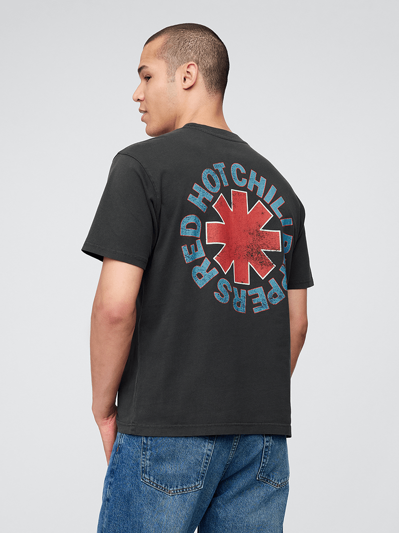 Gap(ギャップ)のレッチリTシャツの背面 2025年