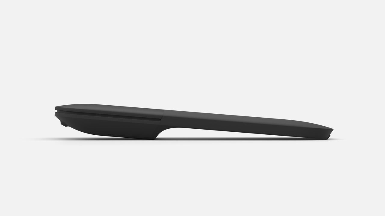 「Surface アーク マウス」の商品画像　色はブラック　伸ばして電源オフの状態