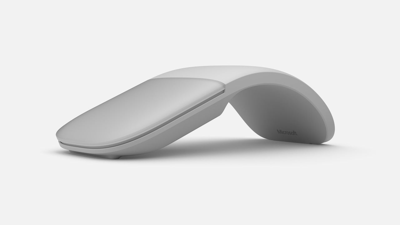「Surface アーク マウス」の商品画像　色はグレー　曲げて電源オンの状態