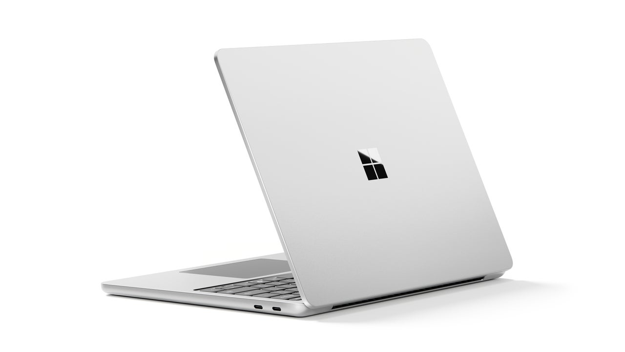 ノートPC「Surface Laptop 13 インチ」の商品画像　色はプラチナ