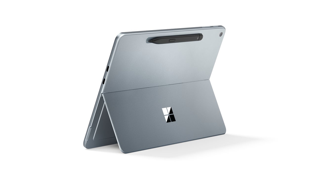 タブレット「Surface Pro 12 インチ」商品画像　色はオーシャングリーン