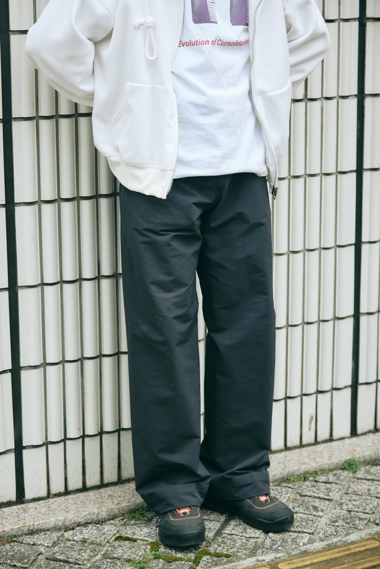 ③〈VEILANCE〉のパンツの雨の日コーデ
