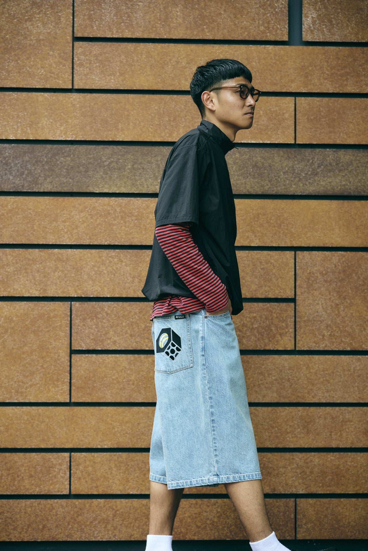 ①〈BEAMS〉のテックシャツの雨の日コーデ