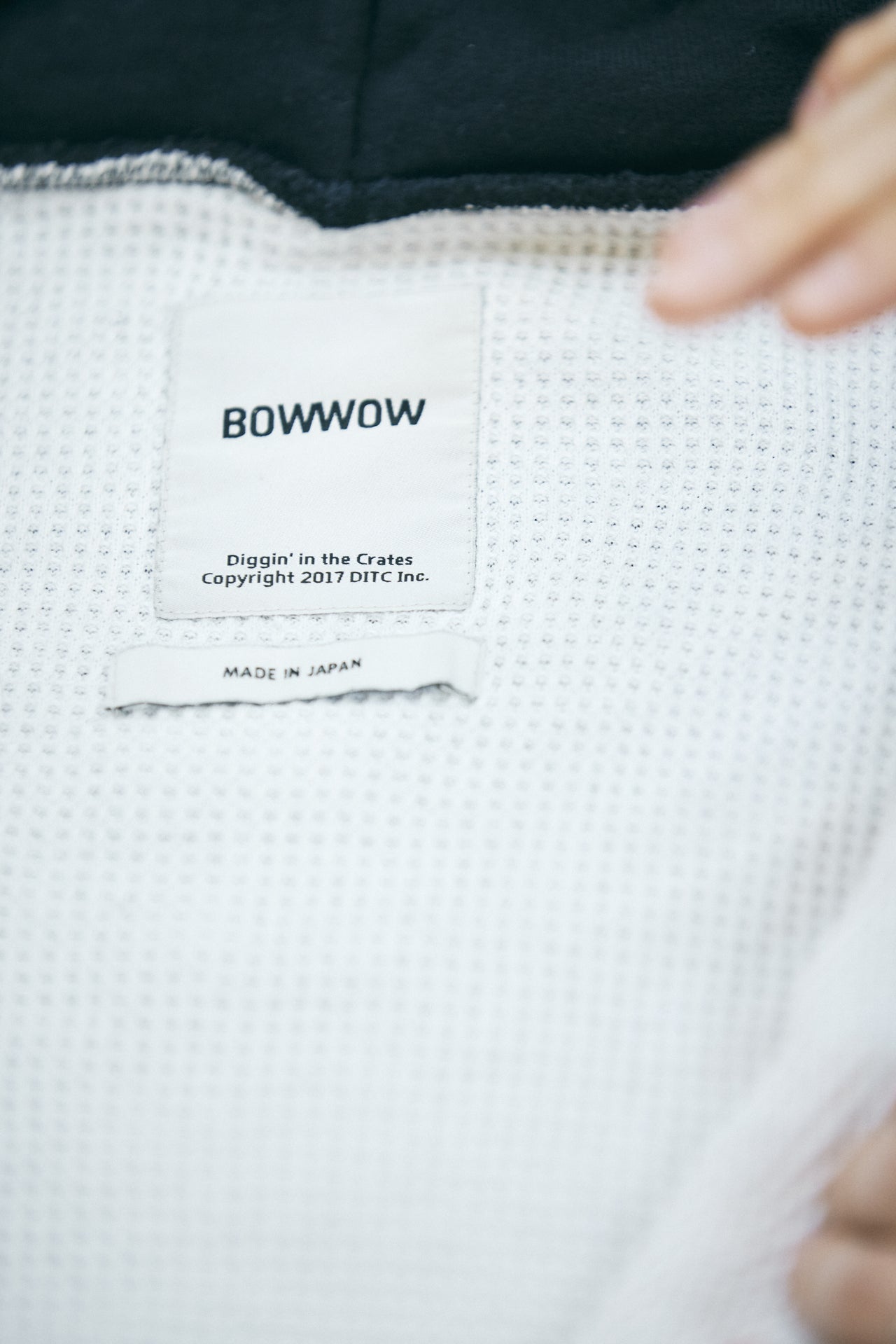 オシャレな人が買ってよかった〈BOWWOW×BEAMS〉のジップパーカのロゴ