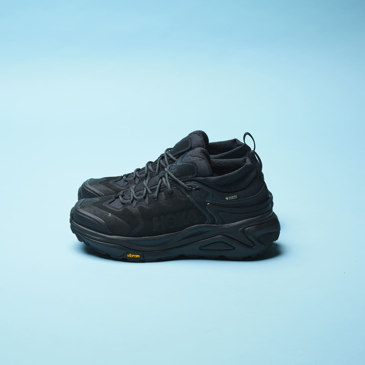 ホカの黒ゴアテックススニーカー KAHA 3 LOW GTX