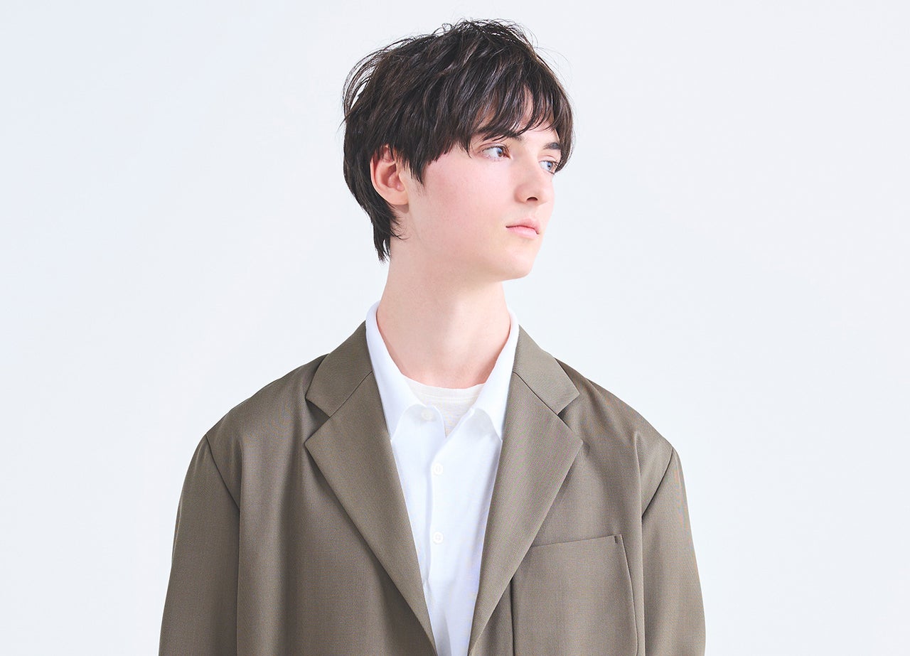 クリーンなファッションと相性のいい、決めすぎないミニマムショートヘア 【東京最旬ヘアカタログ】