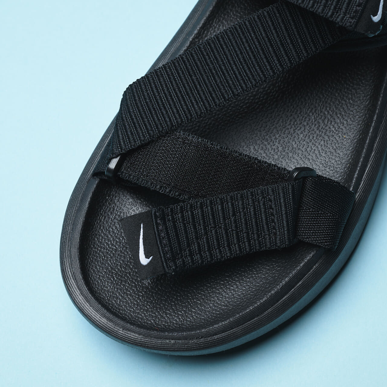 7月に買うべきナイキのサンダル NIKE VISTA SANDALのテープ