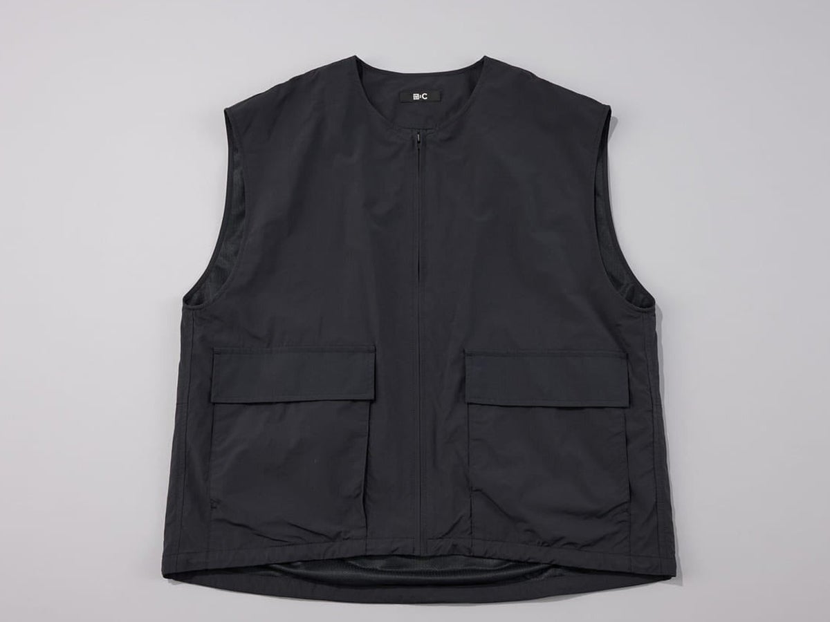 即完売ユニクロ:シーも! 服好きが6月に頼るのは「大人ベスト」だった! 買ってよかった5選。