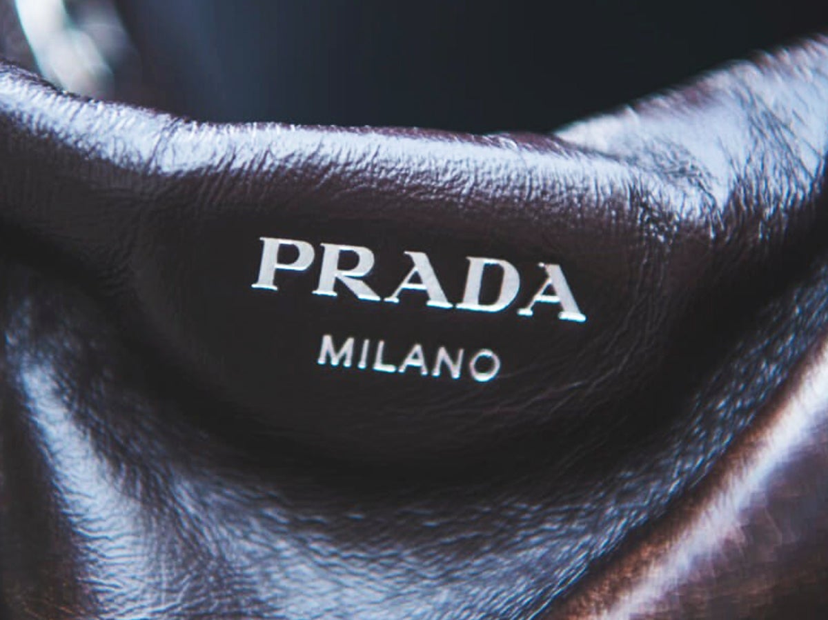 オシャレな人の「愛用レザーバッグ」４選！ プラダ、スタジオ ニコルソン…一生の相棒にしたい大人名品！