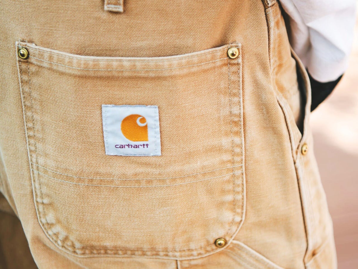 買って最高だった「カーハート WIP」のワークパンツと正解着こなし３選！ デニムからダブルニーまでオシャレな人は定番をどう穿く？