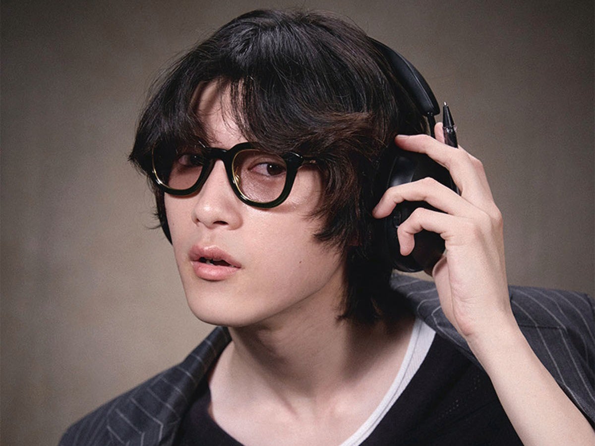 【2025夏最新】「オラつかないサングラス」14選！ レイバン、プラダ、特別なメゾン マルジェラ…オシャレでトレンド感抜群の逸品たち。