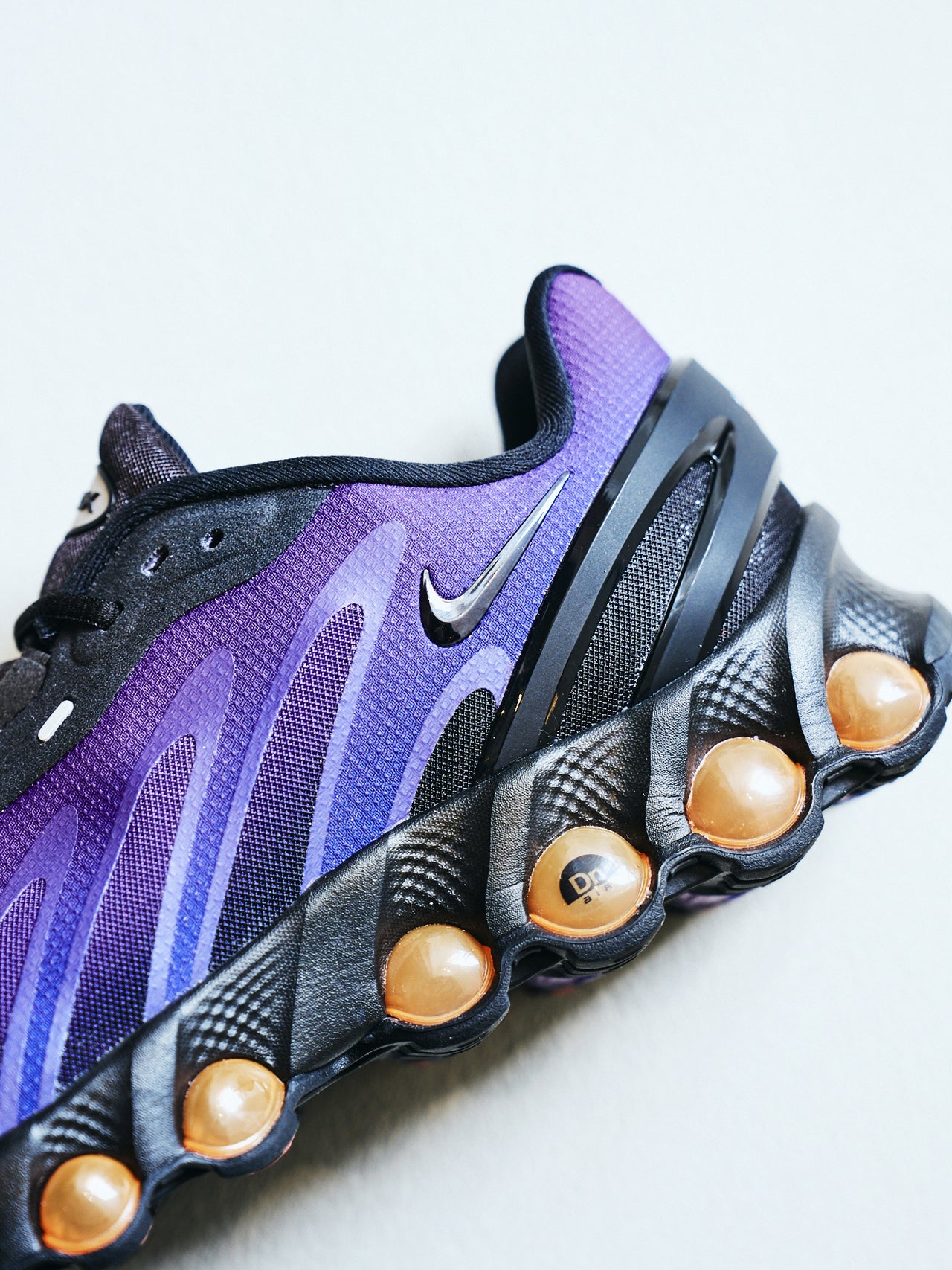 NIKEの新作スニーカー「AIR MAX DN8」のアッパー