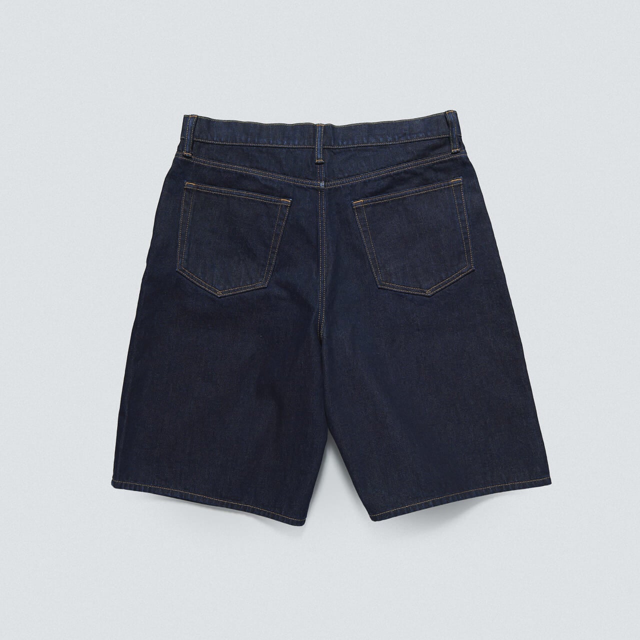 服好きが試着&本音レビューする「GAP(ギャップ)」のデニムショーツ/DNM SHORTのバックシルエット