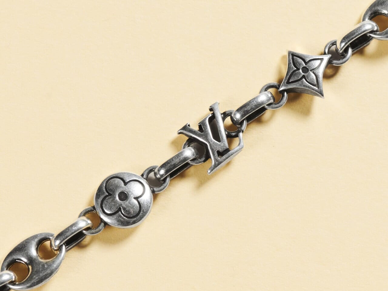 [Gallery]夏ボーナスで買うべき「ハイブランド」のアクセサリーは“ブレスレット”！ エルメス、ルイ・ヴィトン、プラダ...自分への最高のご褒美に！