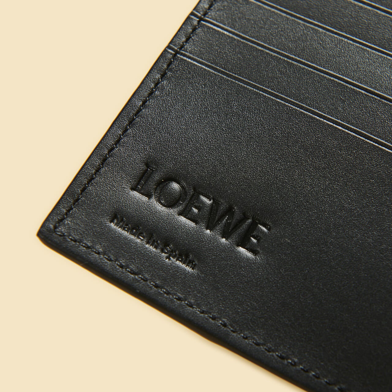 ロエベで夏のボーナスで買うべきレザー財布パズル バイフォールド コインウォレット(クラシックカーフ)のブランド刻印