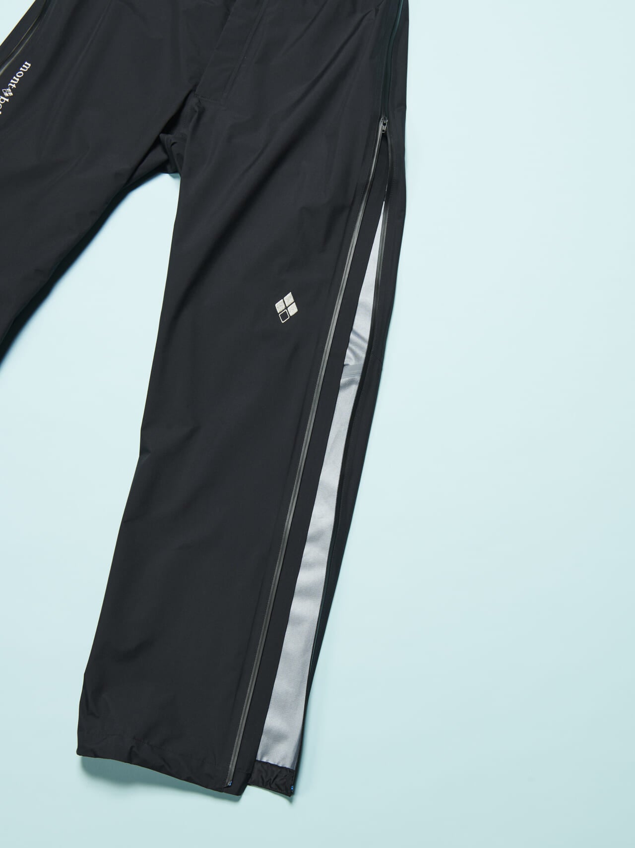 モンベルの梅雨や6月に買うべき防水パンツ「GORE-TEX レインパンツ フルジップ」のサイドジップ