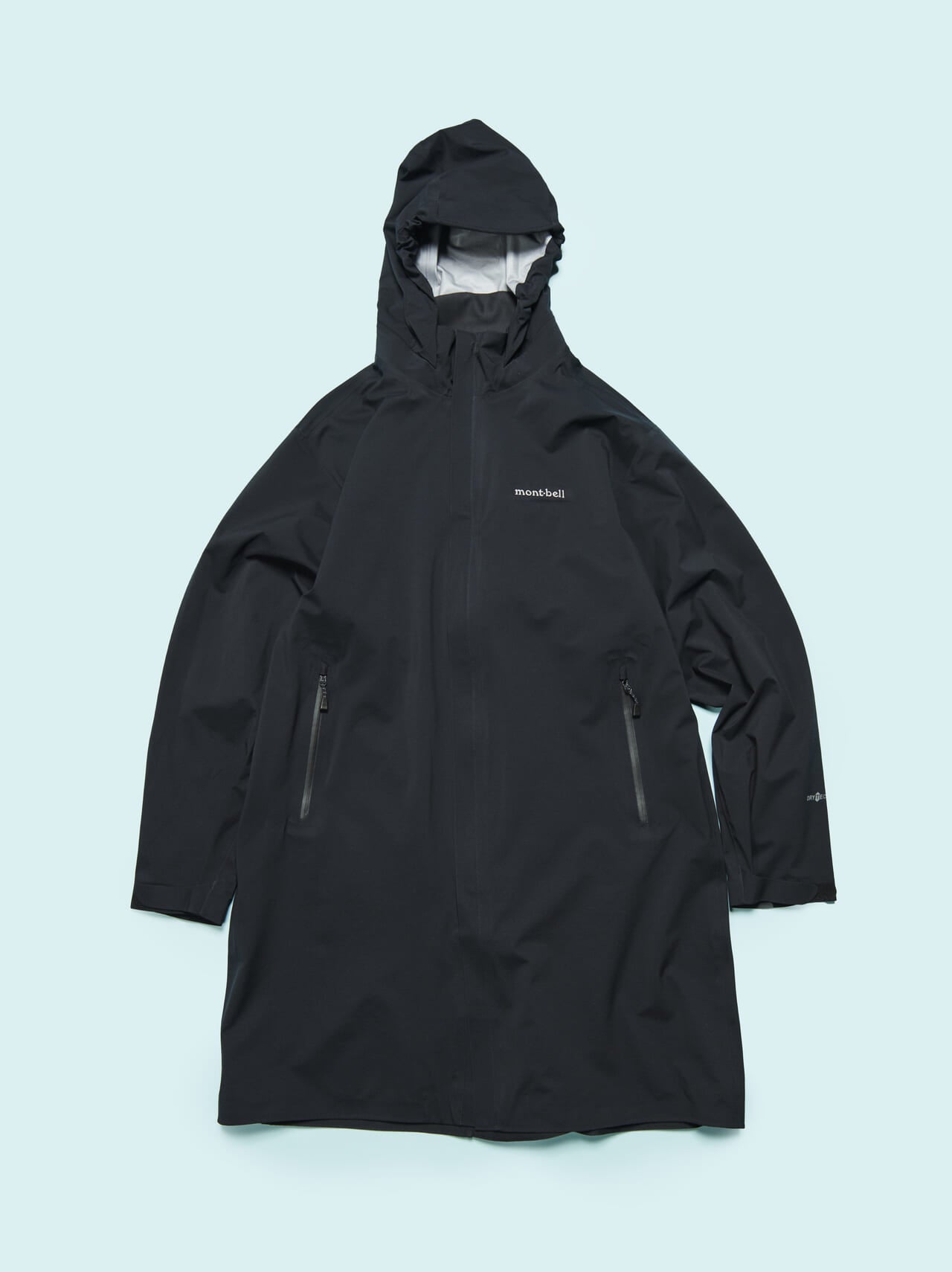 モンベルの6月や梅雨に買うべき黒いランブラー レインコート