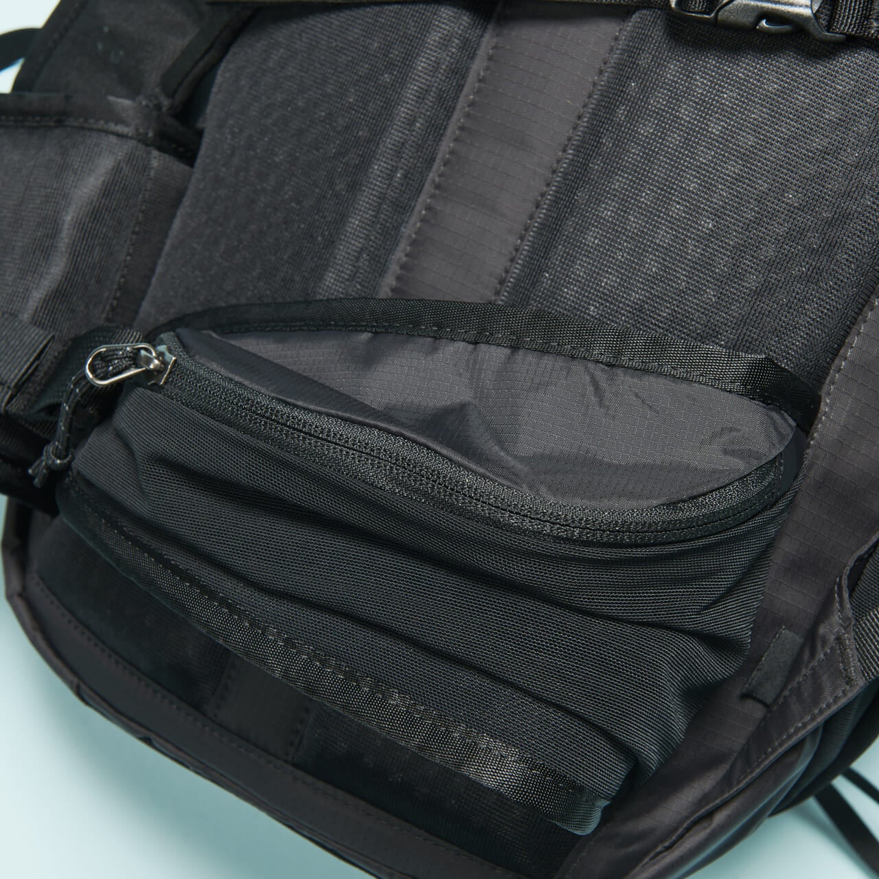 パタゴニアの防水バッグ「テラヴィア・パック 22L バッグパック」のディテール