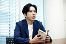 二宮和也が誕生日に新著『独断と偏見』を発売！「僕の生活は文字ベース。言葉と対峙する時間って贅沢だと思う」