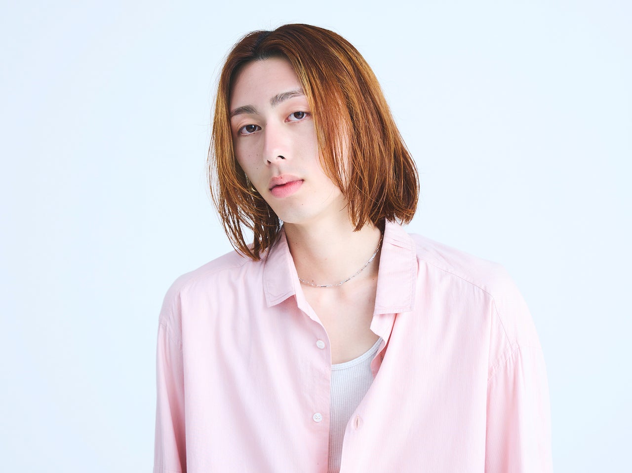 90’sを意識したカラー×ワンレングスのミディアムボブで、ちょっとエモく【東京最旬ヘアカタログ】