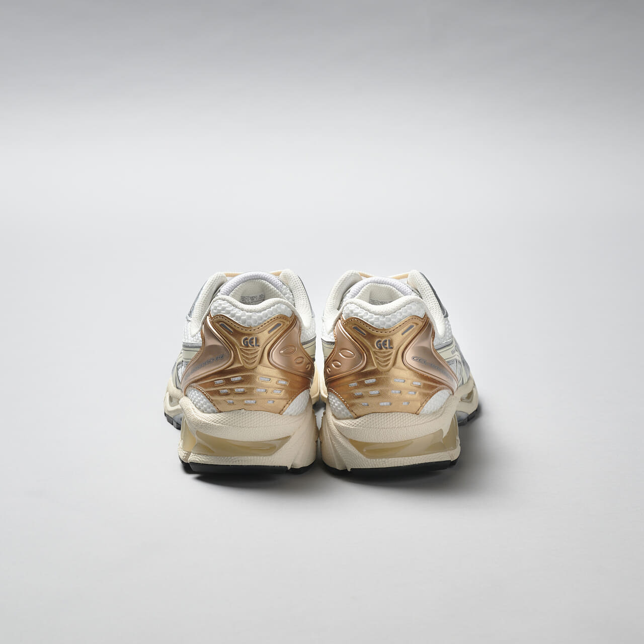 エディターが愛用するアシックスのスニーカー GEL-KAYANO 14 ヒール