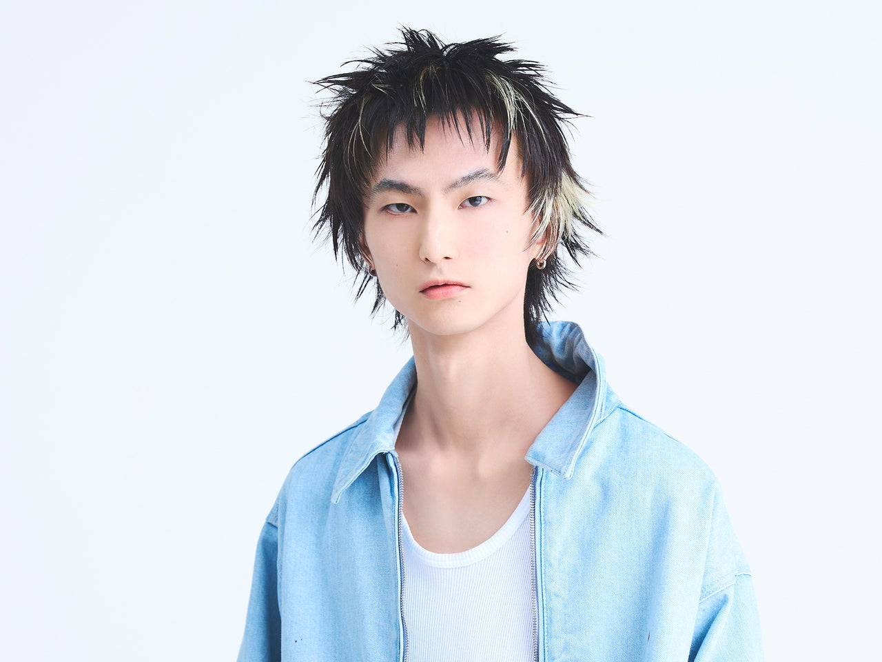 マレット風ヘアのデザイン性を引き立てる、ランダムなポイントブリーチ【東京最旬ヘアカタログ】