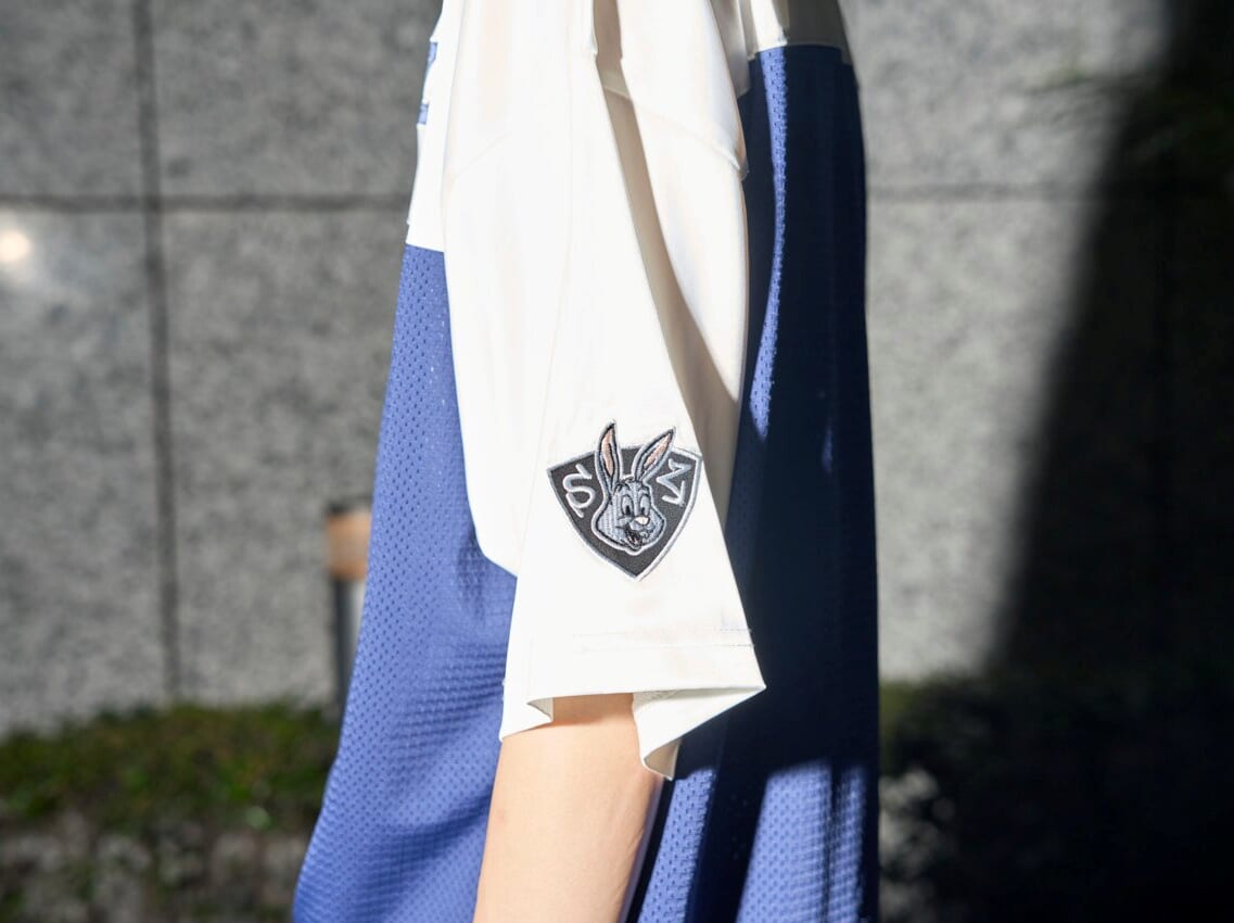 水沢林太郎の私服コーディネート左袖寄り