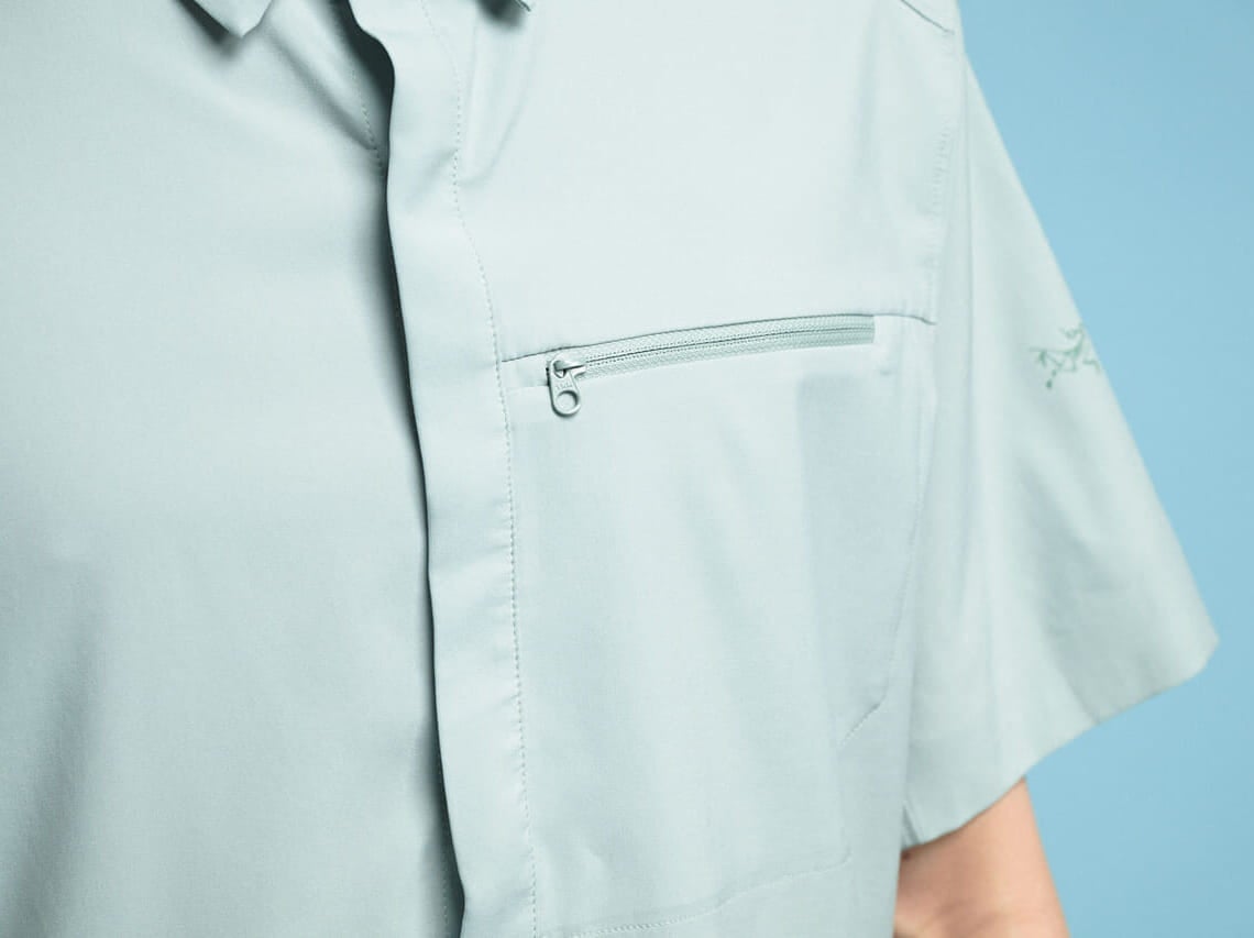 アークテリクスの涼なシャツ skyline ss shirtの胸ポケット